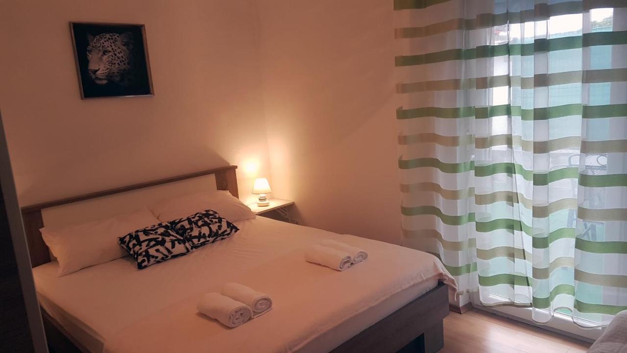Apartmani Ab Pirovac Zewnętrze zdjęcie