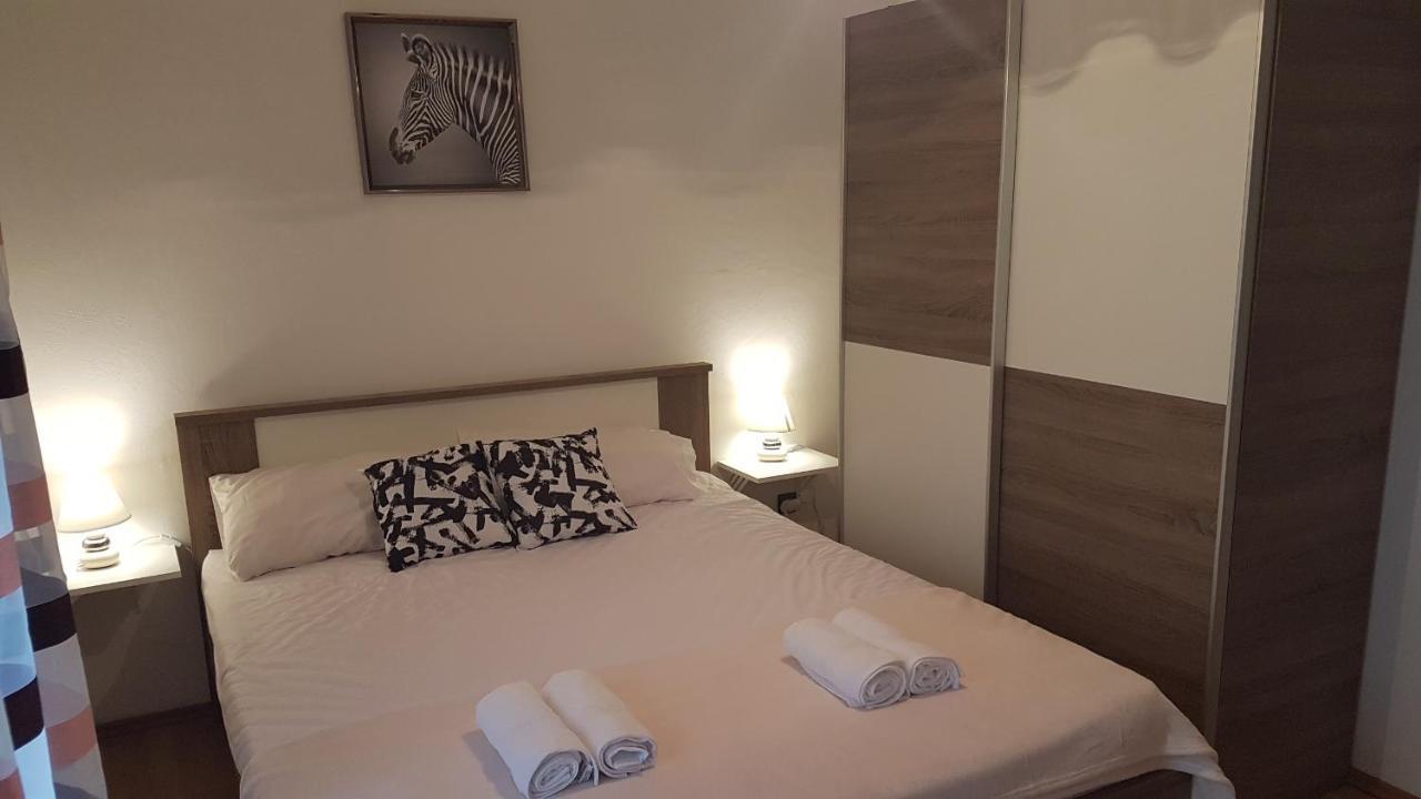 Apartmani Ab Pirovac Zewnętrze zdjęcie