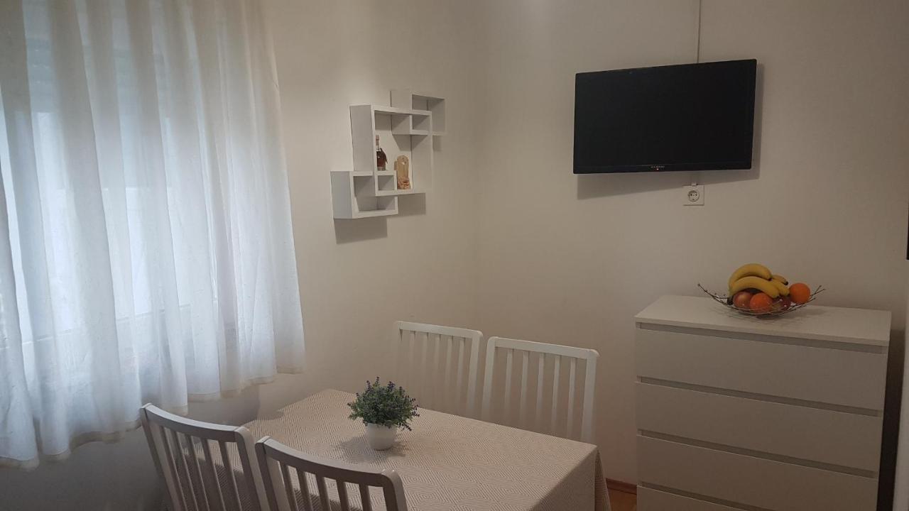 Apartmani Ab Pirovac Zewnętrze zdjęcie